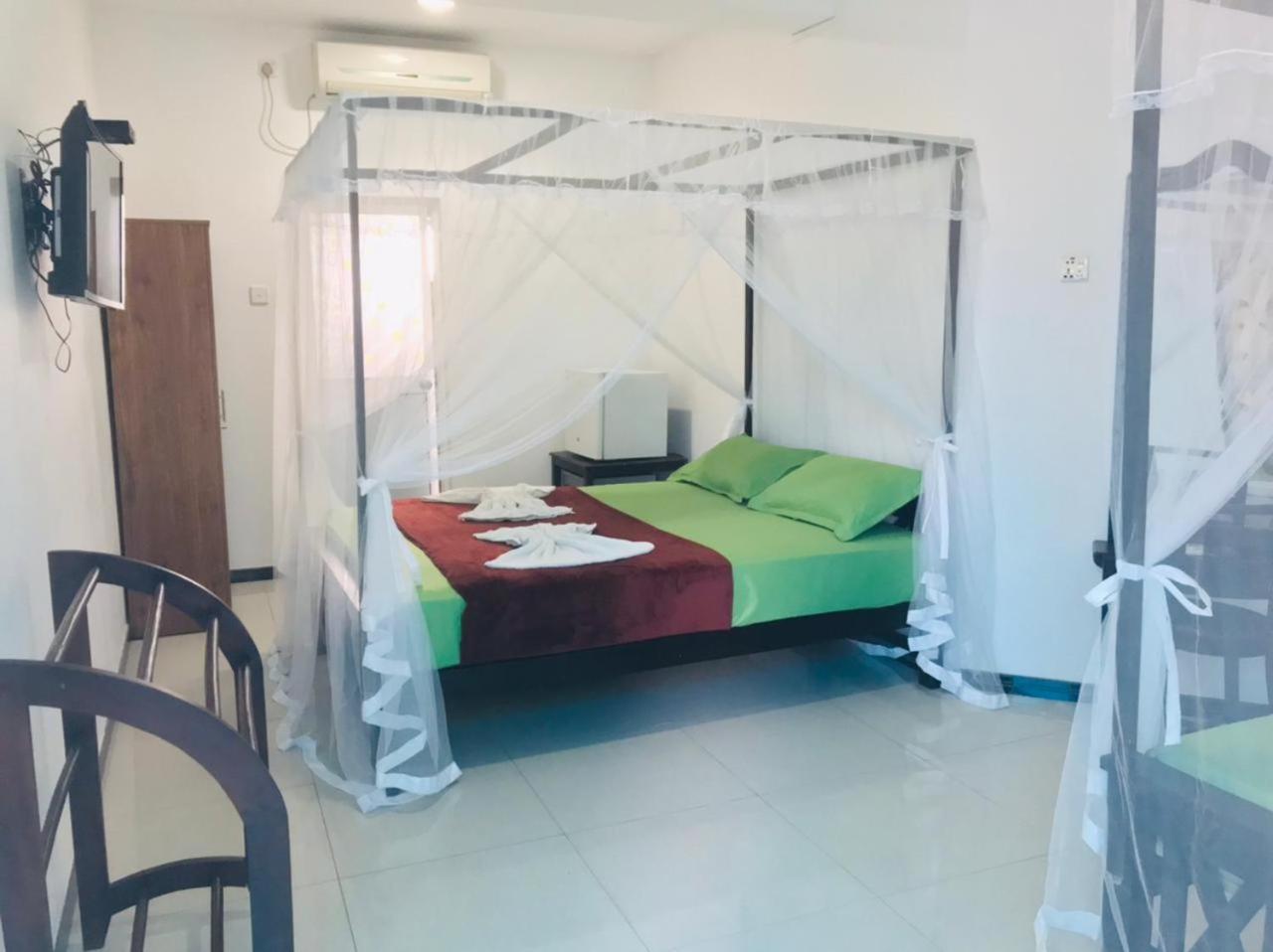 Crescent Resort Гале Екстериор снимка